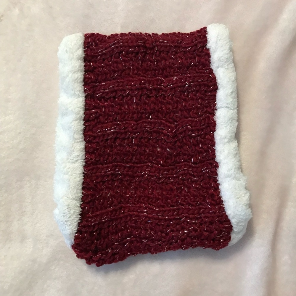 Burgundy and metallic threads Knit Fur Hat Beanie and Scarf 2 items Set NWOT - Picture 5 of 7